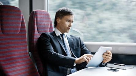 Il manager che se la tira sul treno