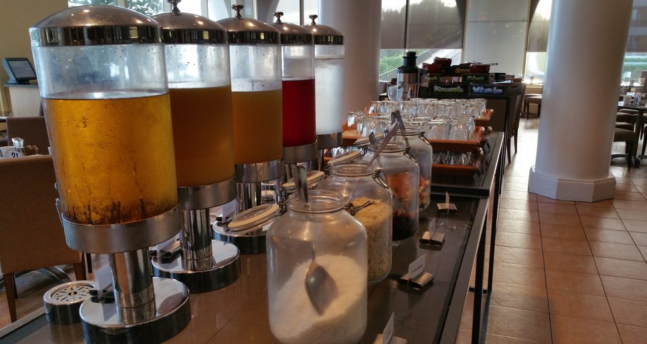 Colazioni in albergo: l’orda di Barbari all’attacco del buffet