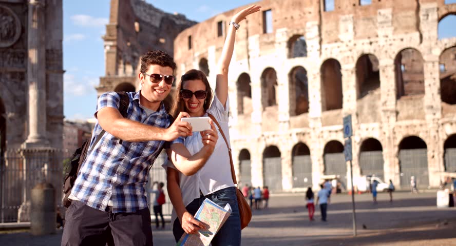 Selfie Tour. Ci si fotografa a Roma