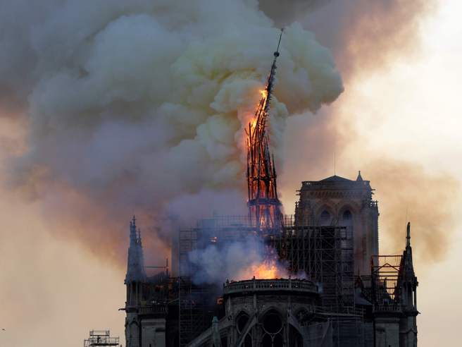 Tragedia di Notre-Dame. Perché dovreste star zitti